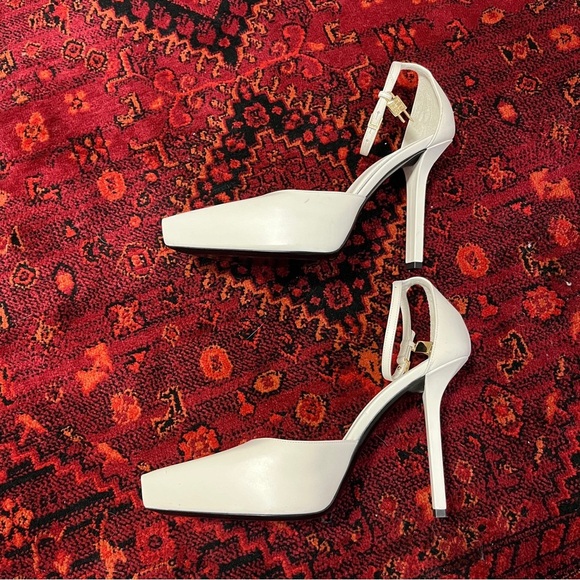 Givenchy G-Lock Platform Pumps in Ivory with Gold Hardware Size 39 US 9 - Picture 4 of 12